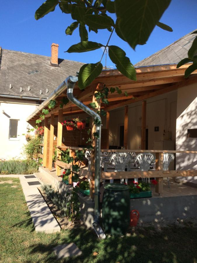 Teraszos Haz Hotel Balatonlelle Exterior photo