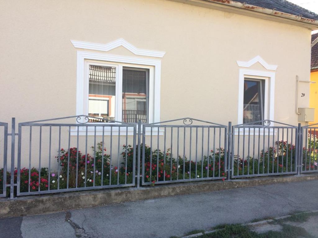 Teraszos Haz Hotel Balatonlelle Exterior photo